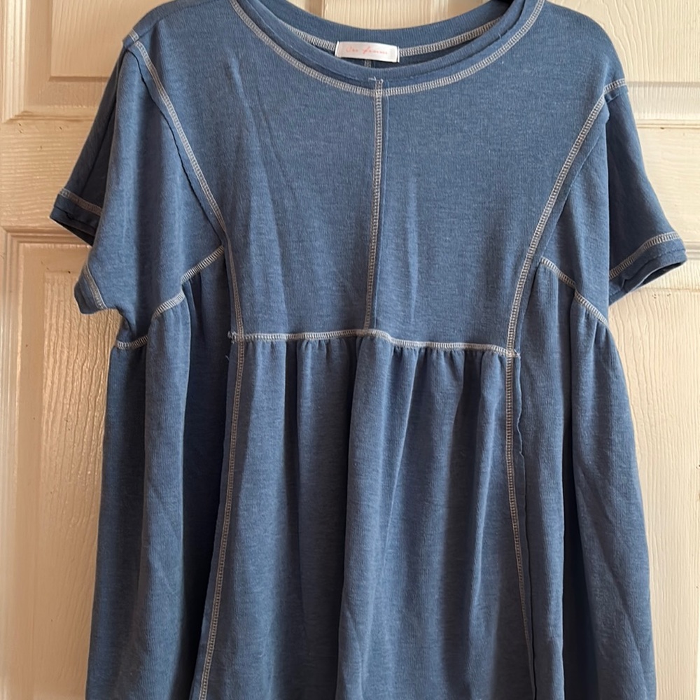 EUC Ces Femme blue top. Large